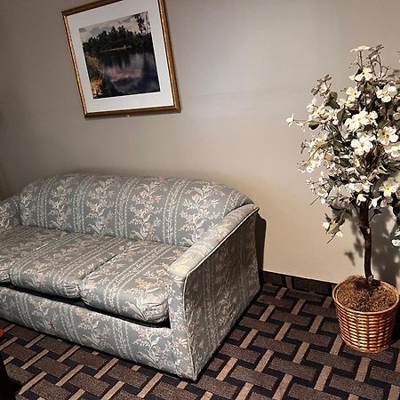 Sky Lodge Inn & Suites - Delavan Esterno foto