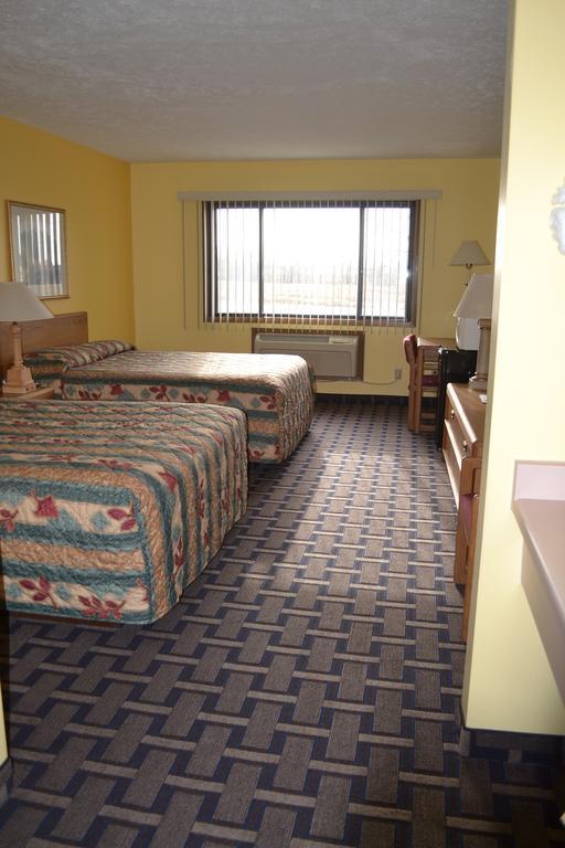 Sky Lodge Inn & Suites - Delavan Esterno foto