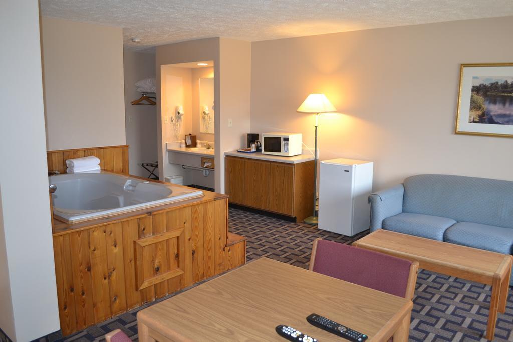 Sky Lodge Inn & Suites - Delavan Esterno foto