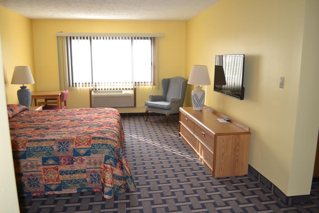 Sky Lodge Inn & Suites - Delavan Esterno foto