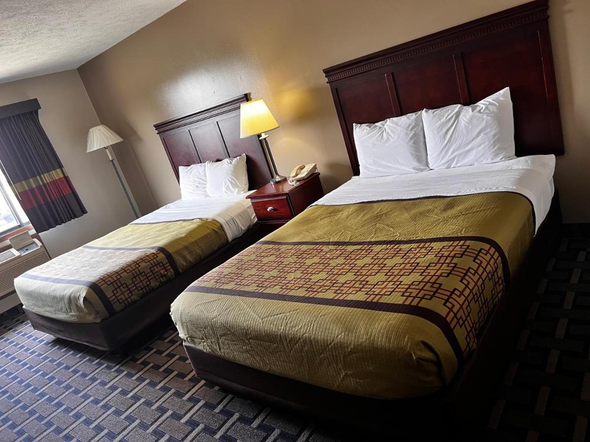 Sky Lodge Inn & Suites - Delavan Esterno foto