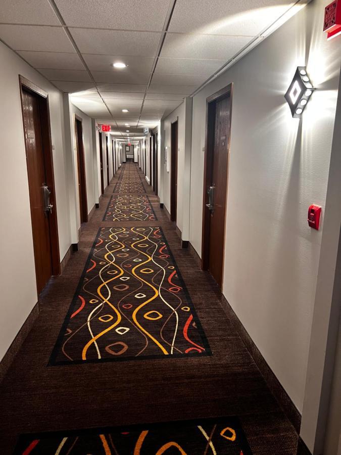 Sky Lodge Inn & Suites - Delavan Esterno foto