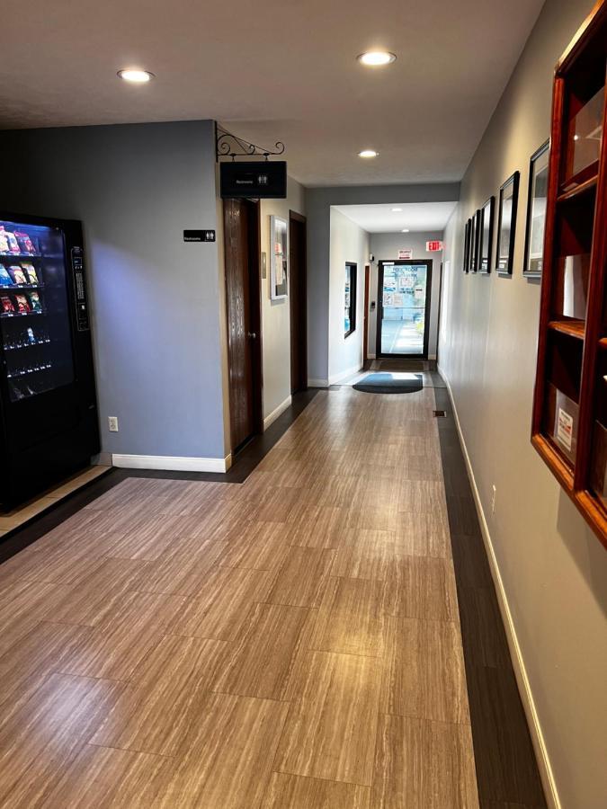 Sky Lodge Inn & Suites - Delavan Esterno foto