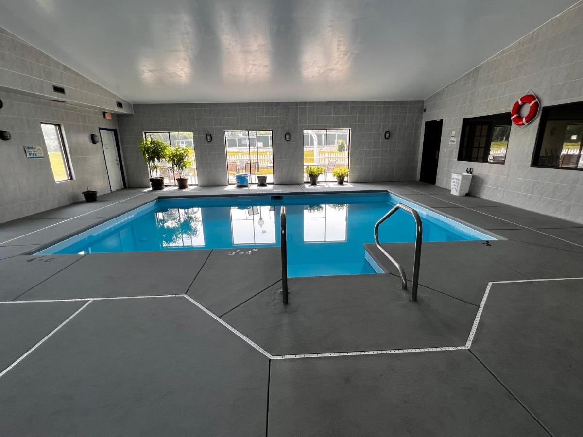 Sky Lodge Inn & Suites - Delavan Esterno foto
