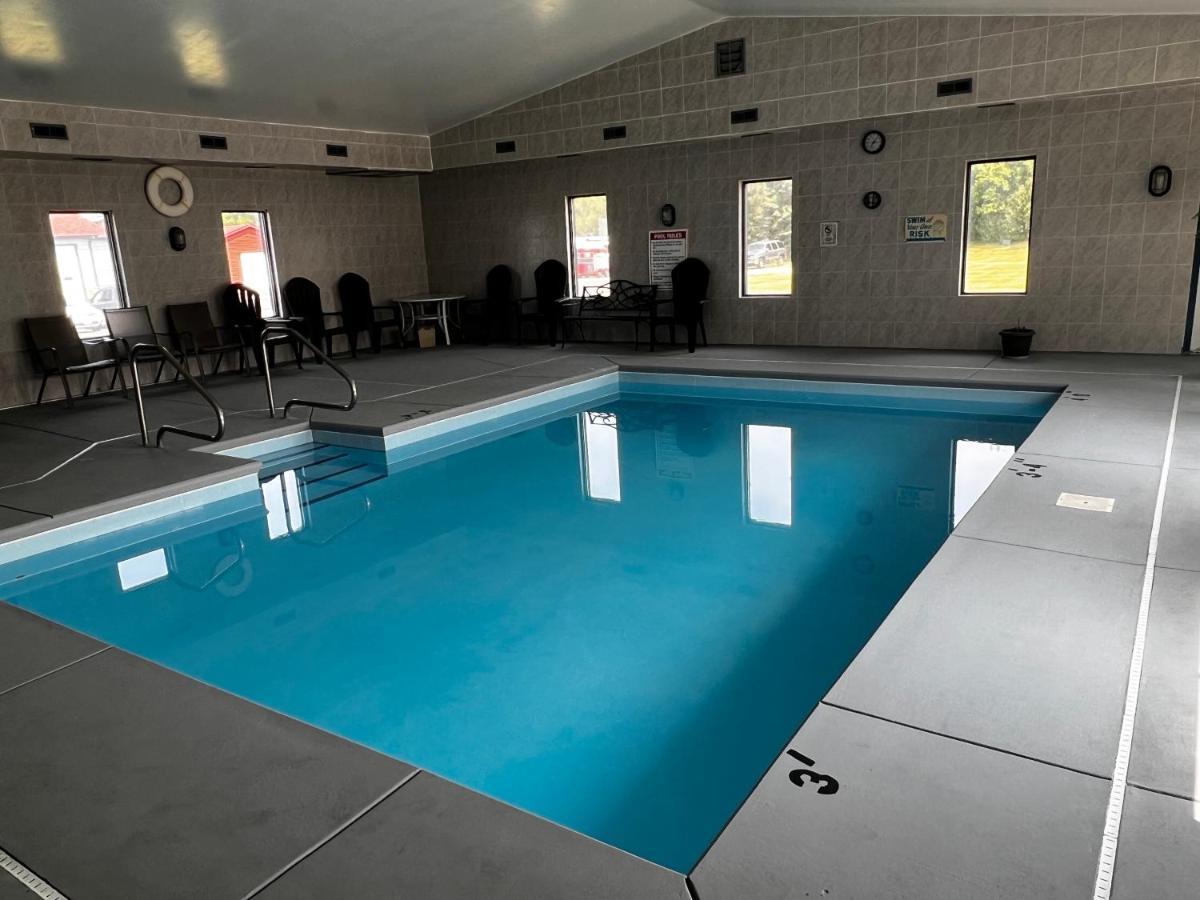 Sky Lodge Inn & Suites - Delavan Esterno foto