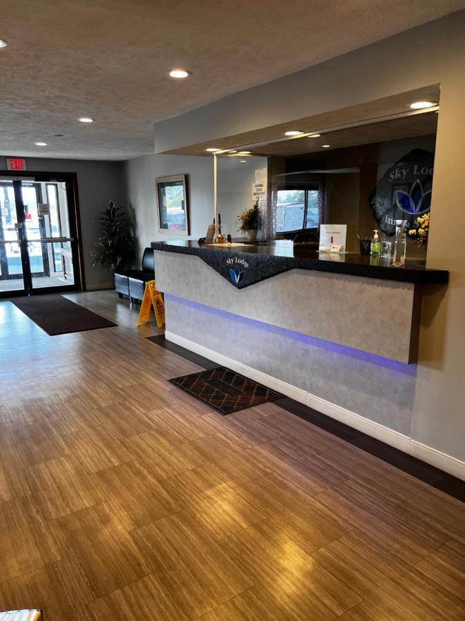 Sky Lodge Inn & Suites - Delavan Esterno foto