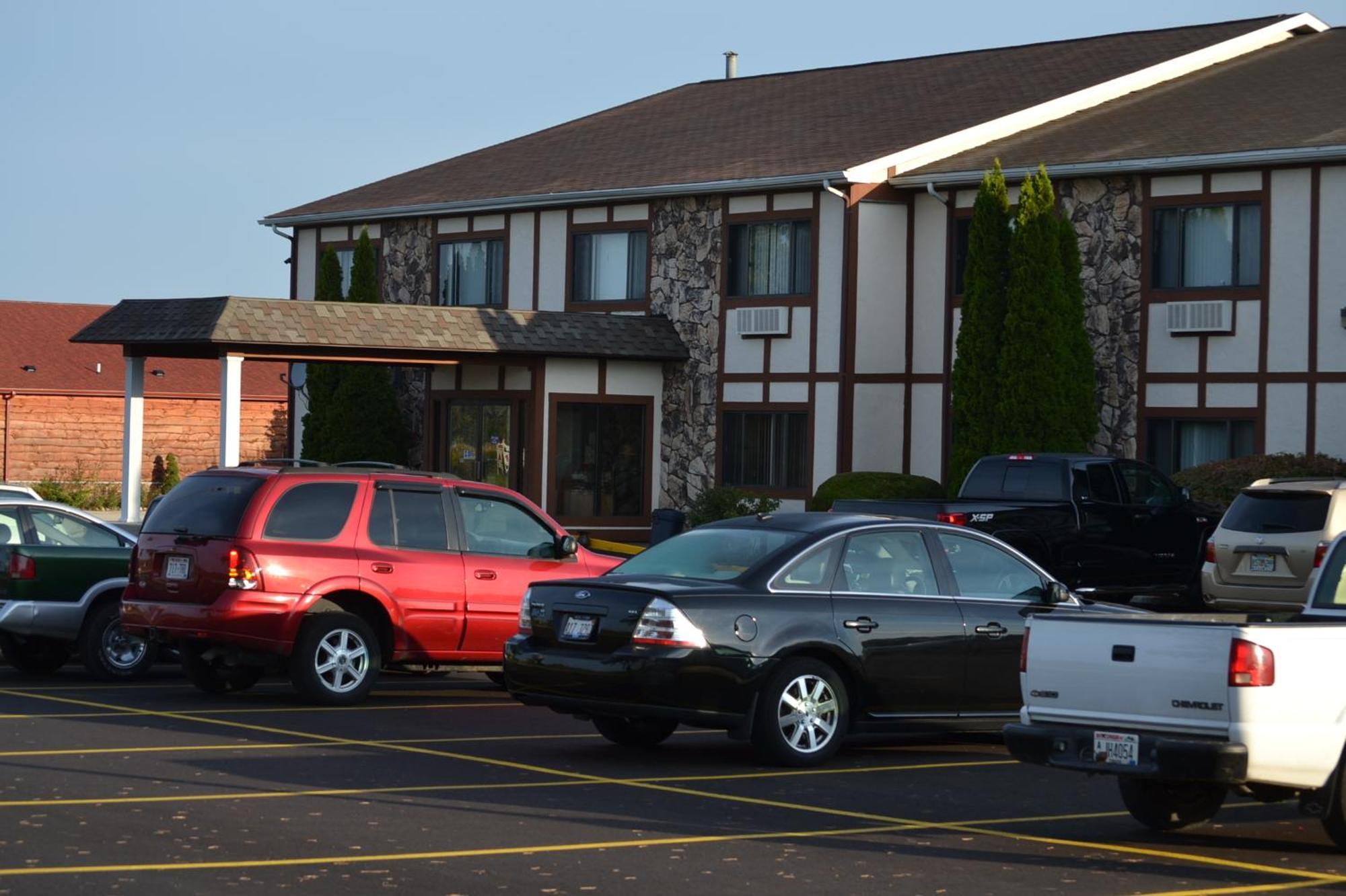 Sky Lodge Inn & Suites - Delavan Esterno foto