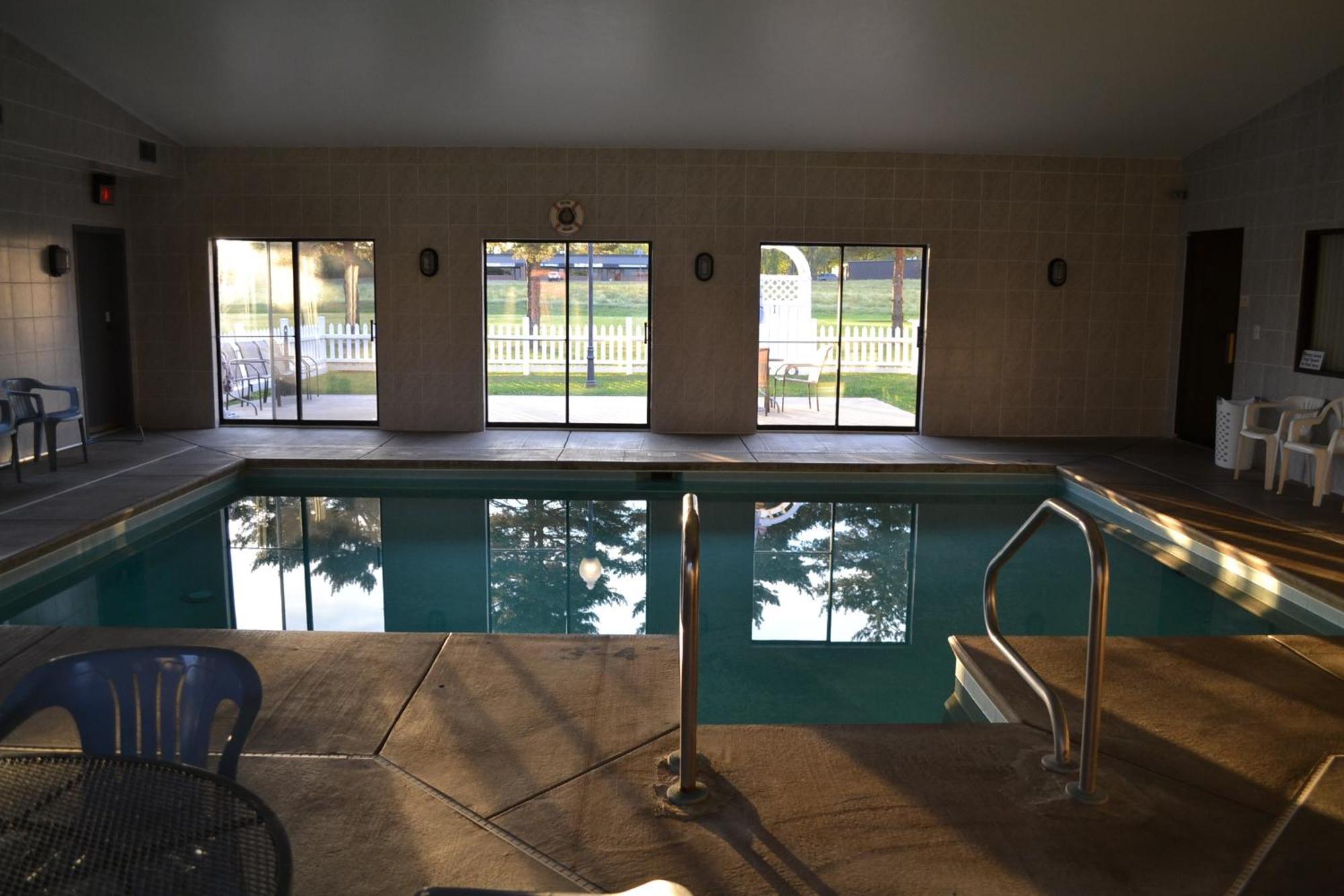 Sky Lodge Inn & Suites - Delavan Esterno foto