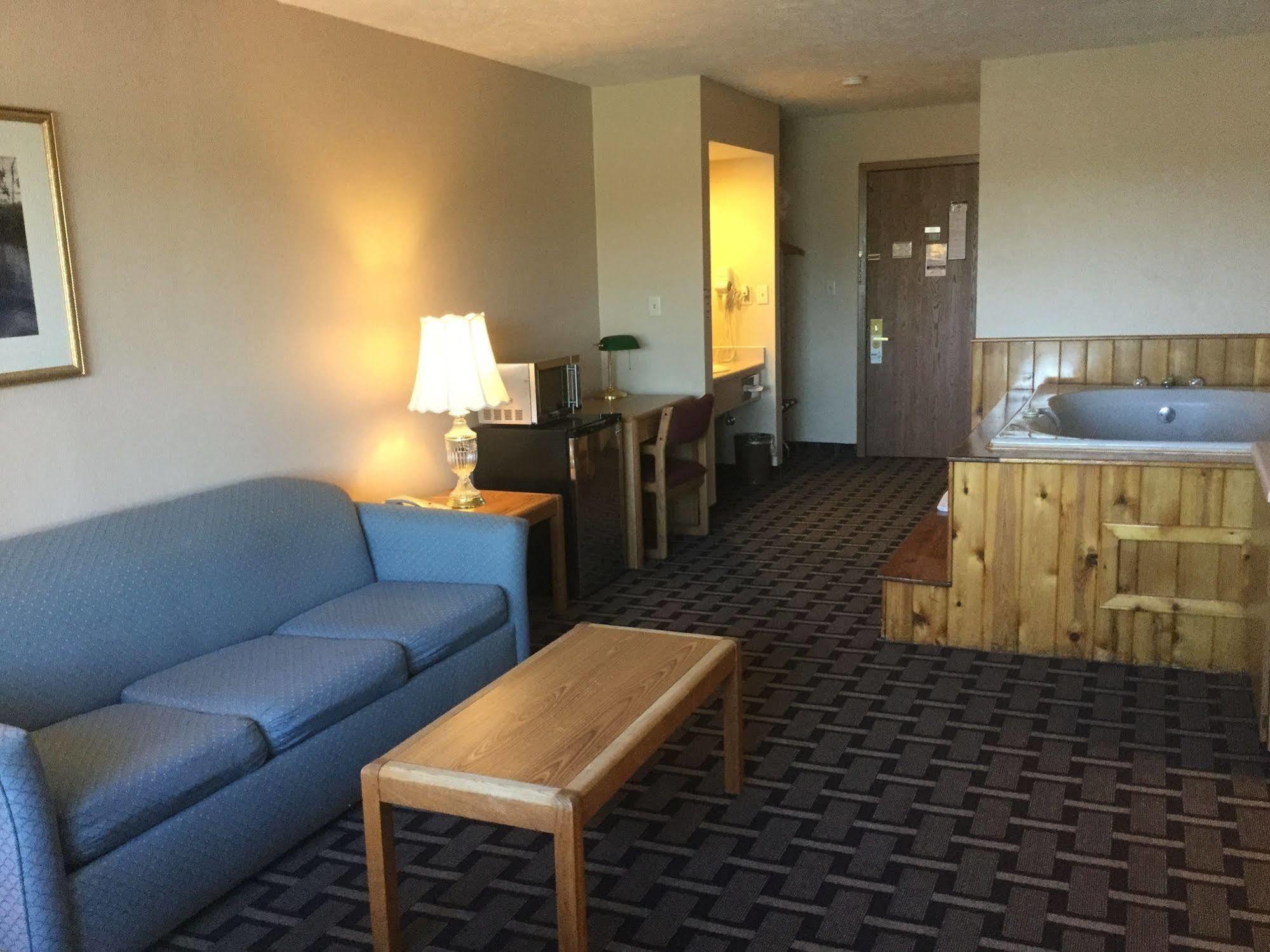 Sky Lodge Inn & Suites - Delavan Esterno foto