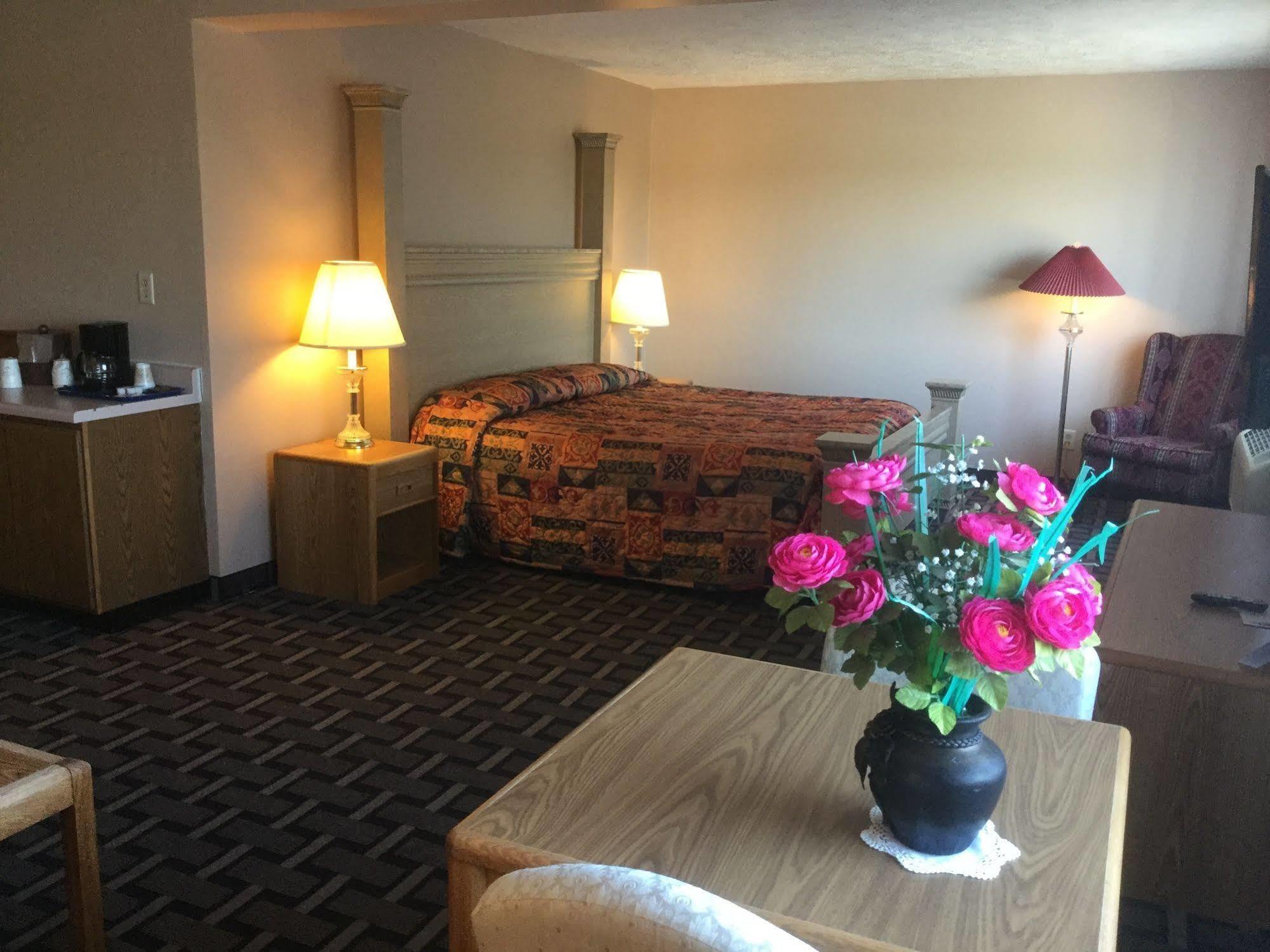 Sky Lodge Inn & Suites - Delavan Esterno foto