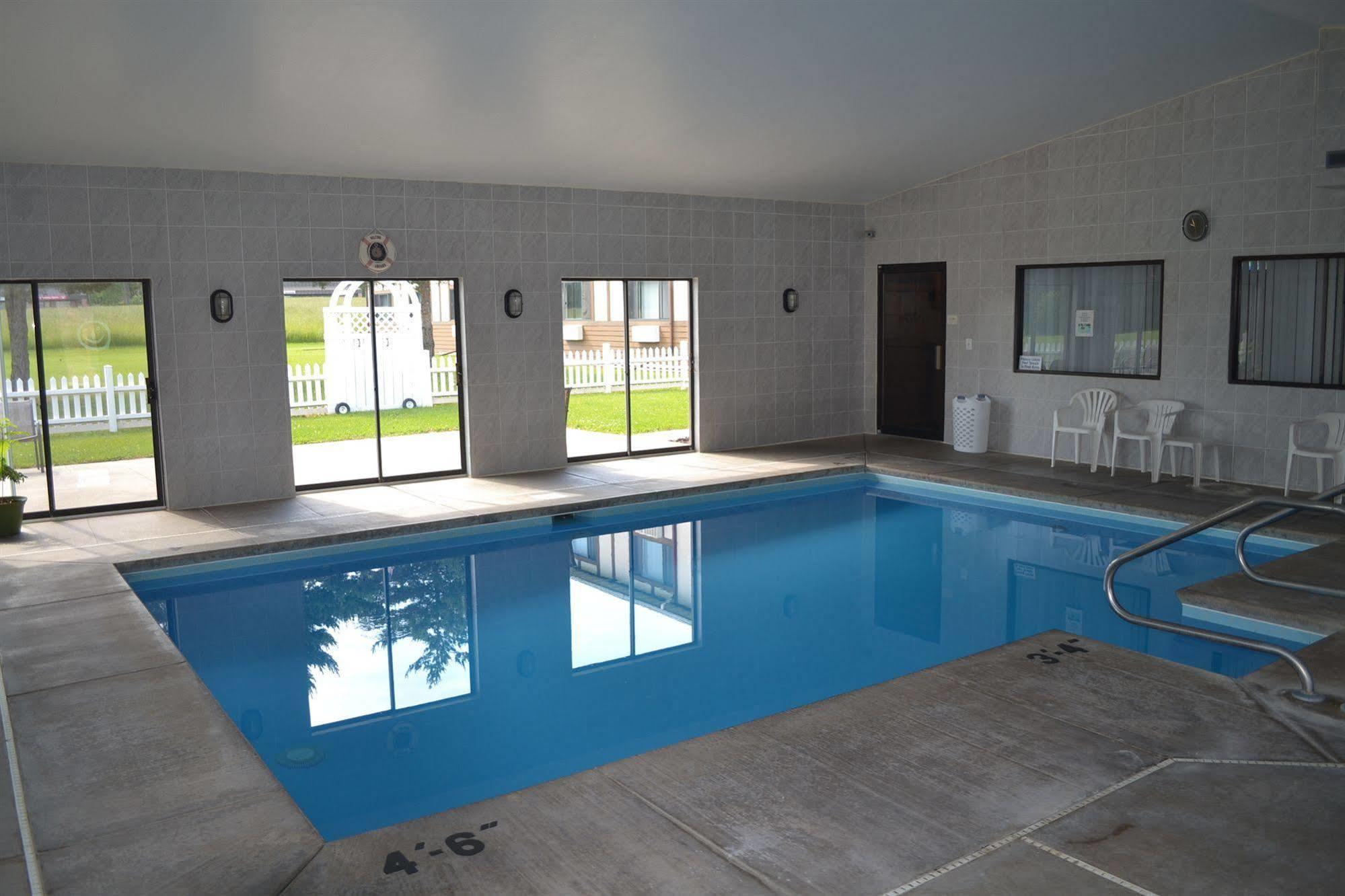 Sky Lodge Inn & Suites - Delavan Esterno foto