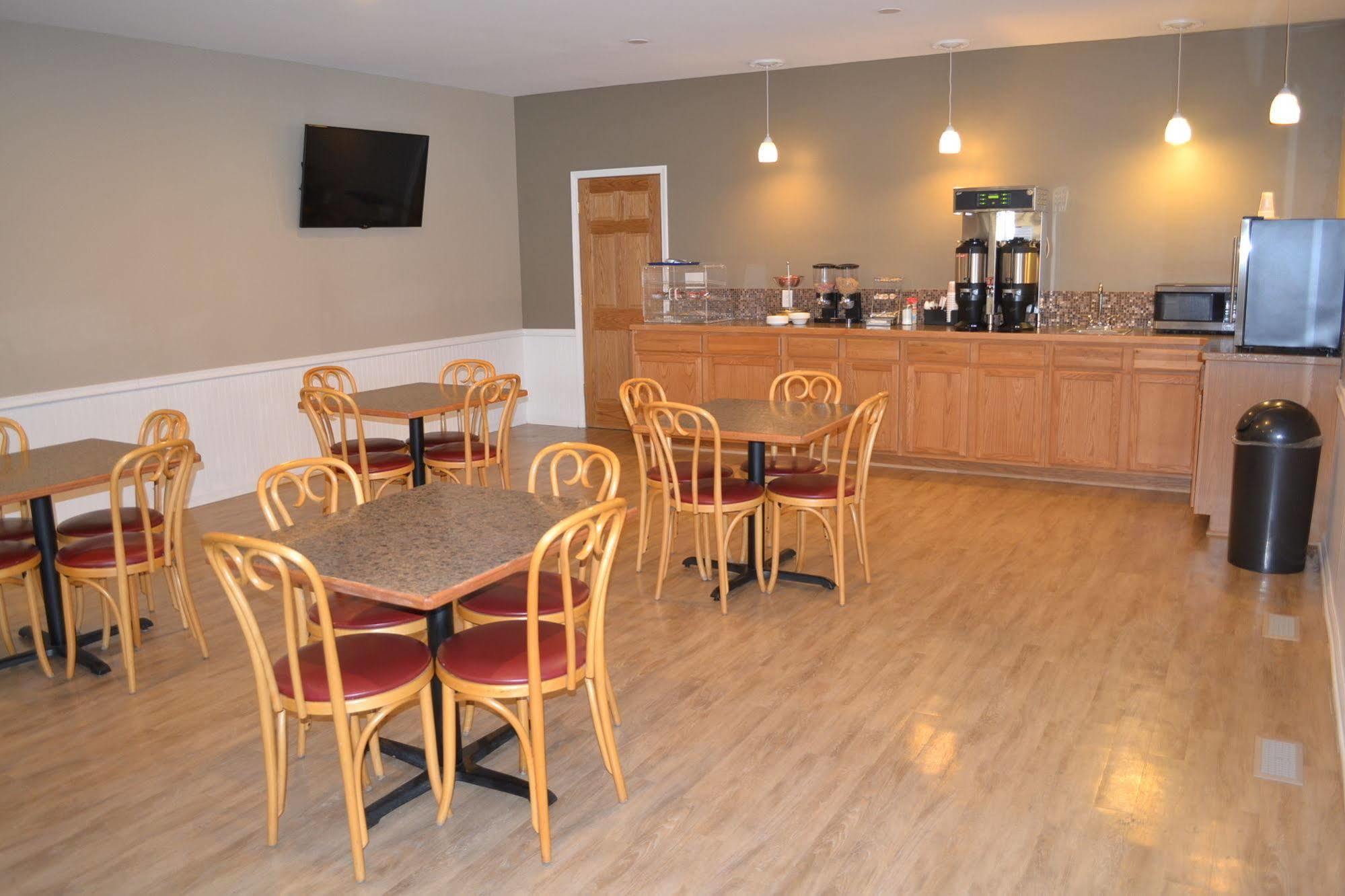 Sky Lodge Inn & Suites - Delavan Esterno foto