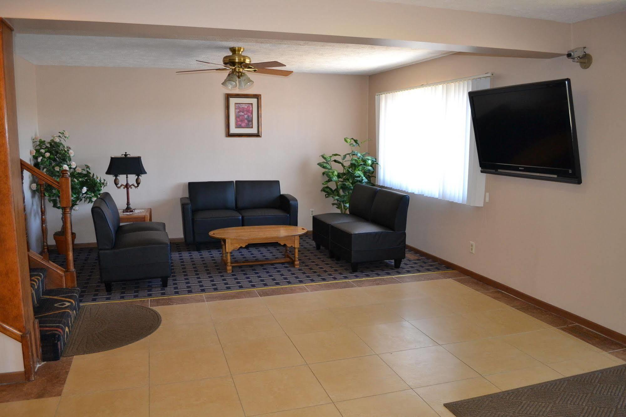 Sky Lodge Inn & Suites - Delavan Esterno foto