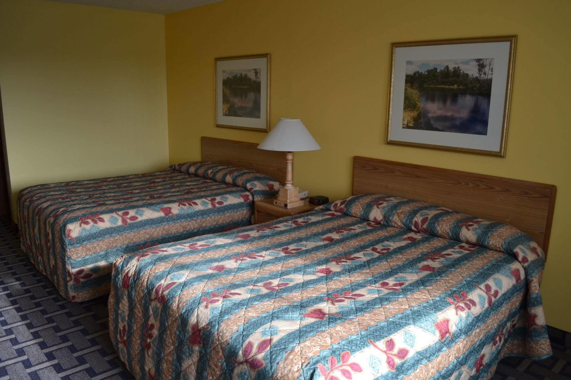 Sky Lodge Inn & Suites - Delavan Esterno foto
