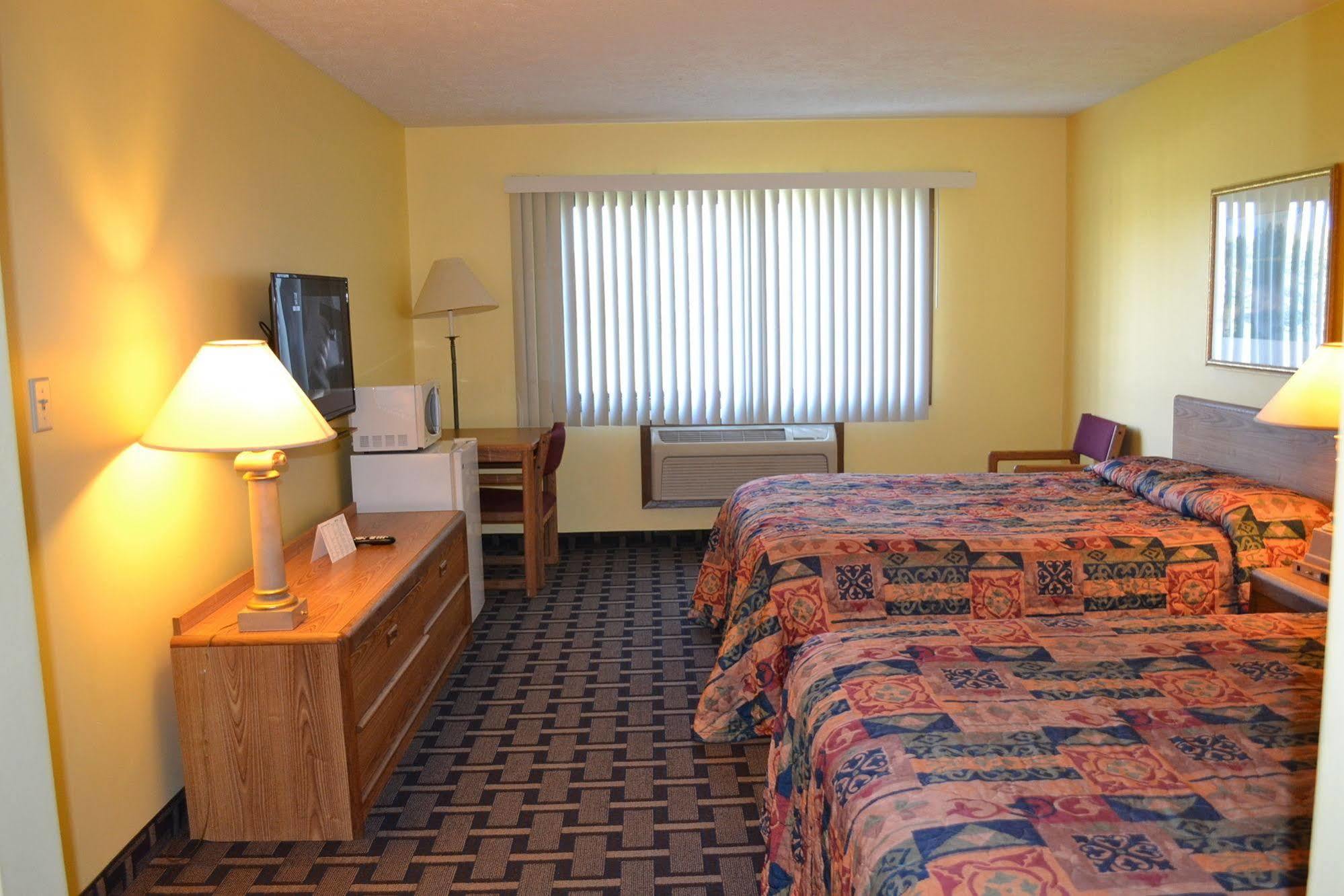 Sky Lodge Inn & Suites - Delavan Esterno foto