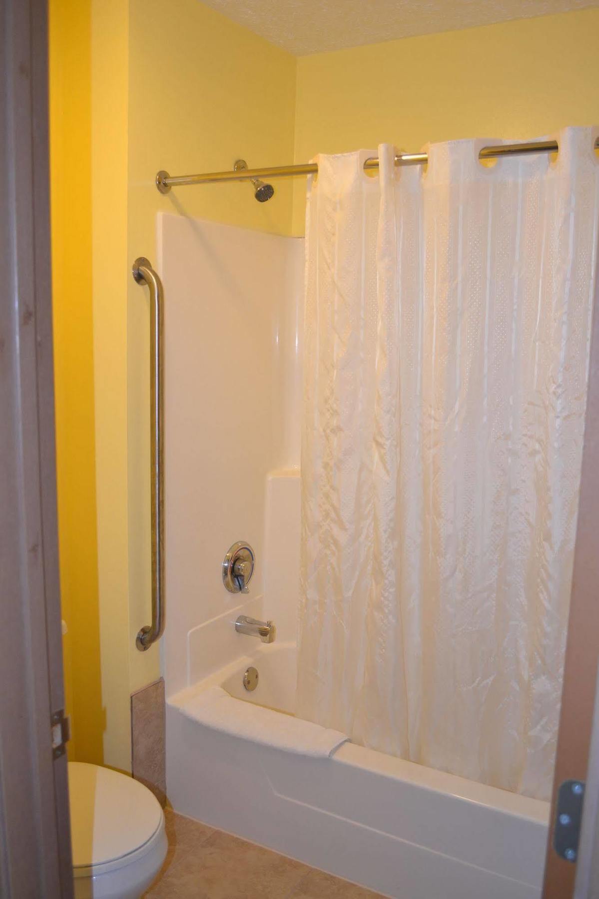 Sky Lodge Inn & Suites - Delavan Esterno foto