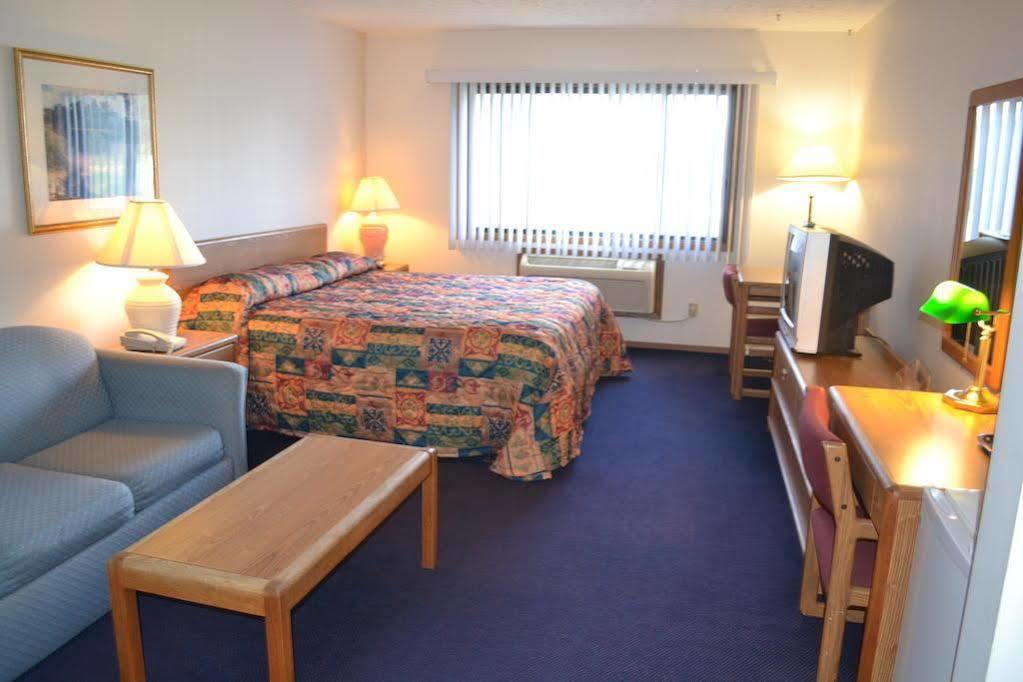 Sky Lodge Inn & Suites - Delavan Esterno foto